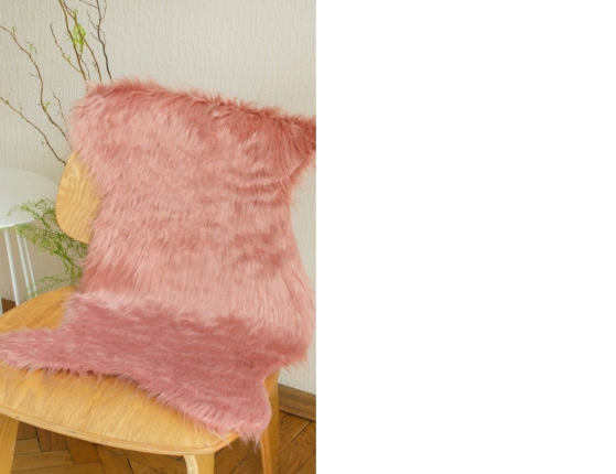Декоративный коврик МЕХОВУШКА с длинным ворсом, цвет - розовый мрамор, 50х90 см
