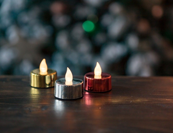 Чайная свеча ГЛЯНЦЕВЫЙ СТИЛЬ, серебристая, янтарный LED-огонь, 3.8х3.5 см
