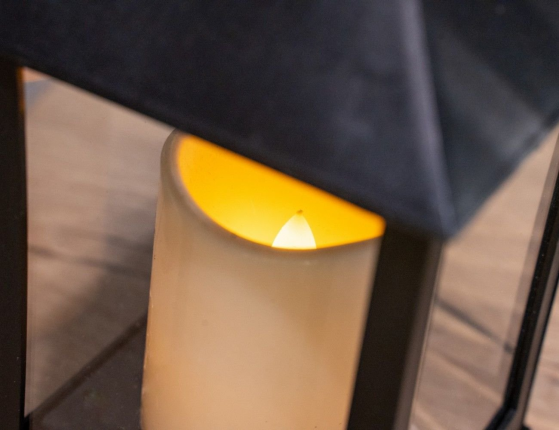 Фонарик со свечой БАШЕНКА С ОГОНЬКОМ чёрный, тёплый LED-огонь, 23 см, таймер, батарейки