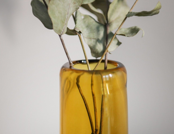 Стеклянная ваза КСАНДРА малая, янтарная, 23 см