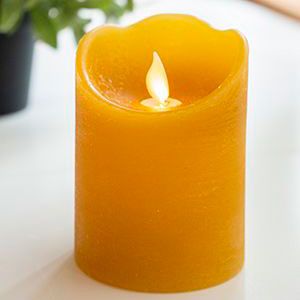Светодиодная восковая свеча ПРАЗДНИЧНАЯ, горчичная, тёплый белый LED-огонь колышущийся, 7.5x10 см, батарейки, таймер