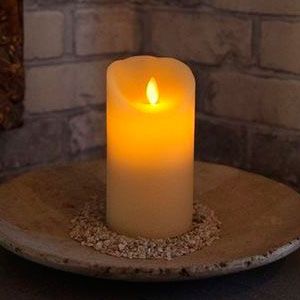 Свеча восковая МЕРЦАЮЩАЯ, кремовая, тёплый белый LED-огонь колышущийся, 7.5х15 см, батарейки