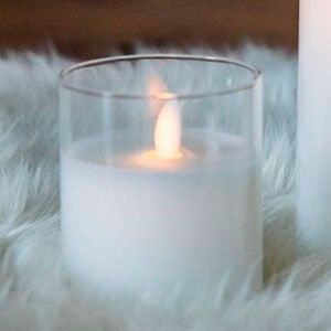 Восковая светодиодная свеча в стакане ТАНЦУЮЩЕЕ ПЛАМЯ, тёплый белый LED-огонь, прозрачная, батарейки, 7.5х10 см