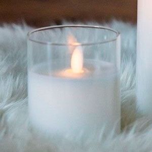 Восковая светодиодная свеча в стакане ТАНЦУЮЩЕЕ ПЛАМЯ, тёплый белый LED-огонь, прозрачная, батарейки, 7.5х10 см