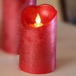 Светодиодная восковая свеча ПРАЗДНИЧНАЯ, с глиттером, красная, тёплый белый LED-огонь колышущийся, 7.5x12.5 см, батарейки, таймер