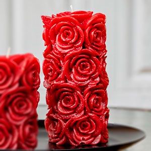 Дизайнерская свеча МЕРЦАЮЩИЕ РОЗЫ, бордовая, 7x14 см