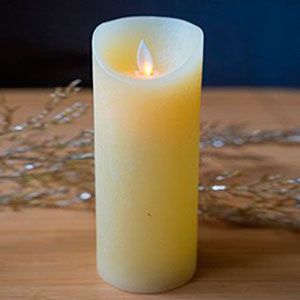 Свеча восковая МЕРЦАЮЩАЯ, кремовая, тёплый белый LED-огонь колышущийся, 7.5х18 см, батарейки