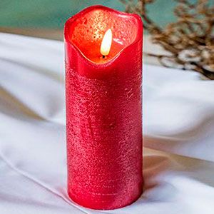 Светодиодная восковая свеча ЖИВАЯ ДУША, красная, тёплый белый LED-огонь, "натуральный фитилёк" 3D, 7х17 см, таймер, батарейки