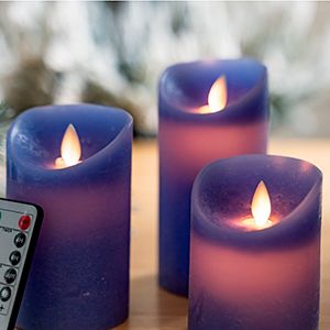 Набор восковых свечей МЕРЦАЮЩИЕ, синие, тёплые белые LED-огни, колышущееся пламя, 7.5х10-12.5-15 см, батарейки, таймер, диммер, ПДУ, 3 шт.