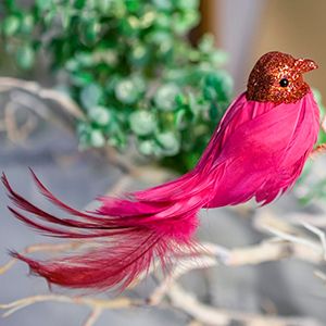 Украшение птичка КУДРЯВЫЙ ГОЛУБОК малиновый, на клипсе, перо, 18 см