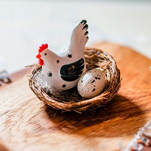 Пасхальное украшение КУРОЧКА - УЮТНОЕ ГНЁЗДЫШКО, полистоун, 7 см