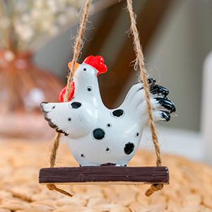 Подвесное пасхальное украшение ПРАЗДНИЧНАЯ КУРОЧКА, полистоун, 7 см