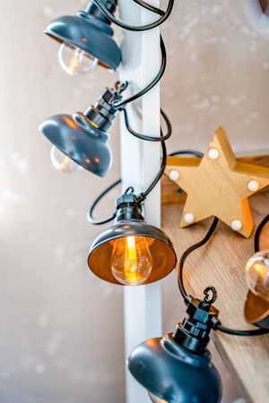 Светодиодная гирлянда РЕТРО-ФОНАРИКИ, 10 экстра тёплых белых LED-огней, 5 м, коннектор, чёрный провод, уличная, 