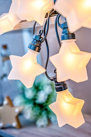 Светодиодная гирлянда ВЕСЁЛЫЕ ЗВЁЗДОЧКИ, 20 тёплых белых LED-огней, 10 м, контроллер, коннектор, чёрный провод, уличная, 