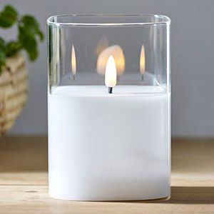 Электрическая восковая свеча FLAMME в стеклянном стакане, белая, тёплый белый мерцающий LED-огонь, колышущийся язычок, таймер, 9х12.5 см, Star Trading