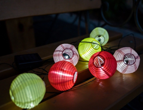 Садовая гирлянда Solar ЧАЙНА-ЛАЙТ на солнечной батарее, холодные белые LED-огни, 8 плафонов (красные, жёлтые, розовые), 3.5+3 м