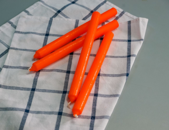 Свечи классические, оранжевые, 2х25 см (4 шт.)