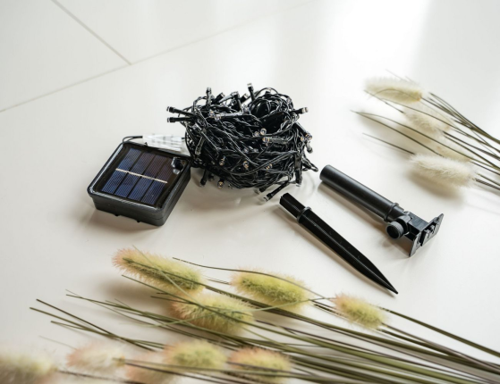 Садовая гирлянда Solar НИТЬ на солнечной батарее, 100 тёплых белых LED-огней, 9.9+3 м, контроллер, чёрный провод