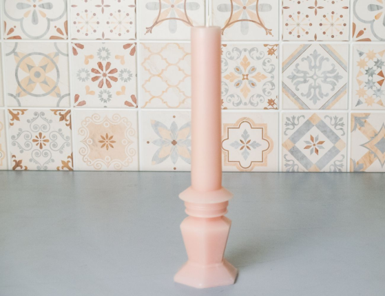 Декоративная свеча АНТИЧНОЕ ИЗЯЩЕСТВО с гранёным основанием, нежно-розовая, парафин, 25 см