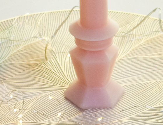 Декоративная свеча АНТИЧНОЕ ИЗЯЩЕСТВО с гранёным основанием, нежно-розовая, парафин, 25 см