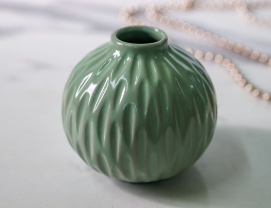 Фарфоровая ваза ВОСТОЧНЫЕ МОТИВЫ округлая, светло-зеленая, 10 см