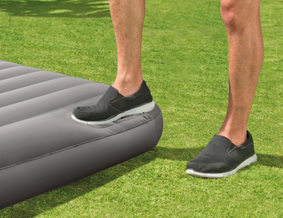 Односпальный надувной матрас Intex Downy Bed (Twin), 99х191x25 см со встроенным ножным насосом