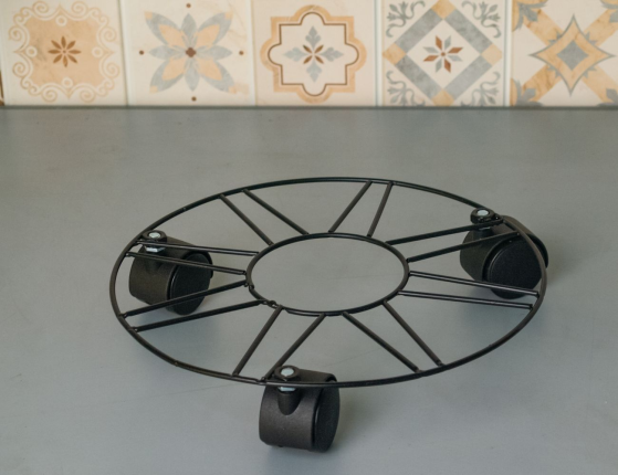 Подставка для цветов СЕРКО на колёсиках, металл, 25 см