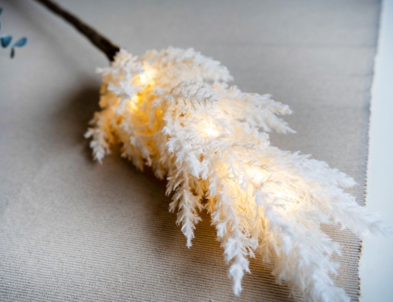 Светящаяся декоративная ветка КОРТАДЕРИЯ, кремовая, 12 тёплых белых микро LED-огней, 70 см, таймер, батарейки