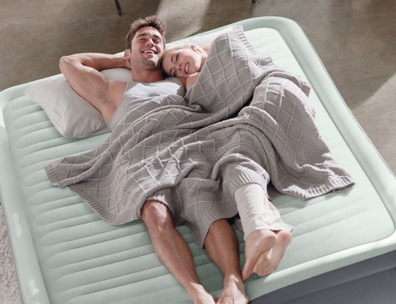 Полуторная кровать Intex Premaire Elevated Airbed (Full), 137х191х46 см, со встроенным насосом 220V