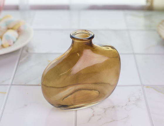 Декоративная ваза-бутыль ЛИЛО, стекло, янтарная, 10 см