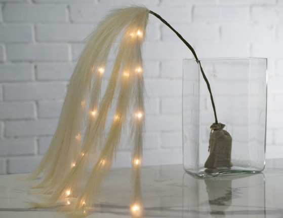 Декоративная ветка ПЕНЕЛЛО ДИ ПЬЮМЕ, полиэстер, белая, 18 тёплых белых микро LED-огней, 105 см, таймер, батарейки