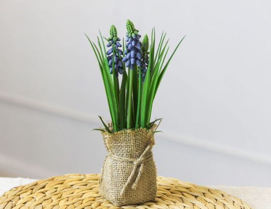 Искусственный цветок в горшке СИРЕНЕВЫЙ МУСКАРИ, пластик, пенополистирол, метал, джут, 19 см