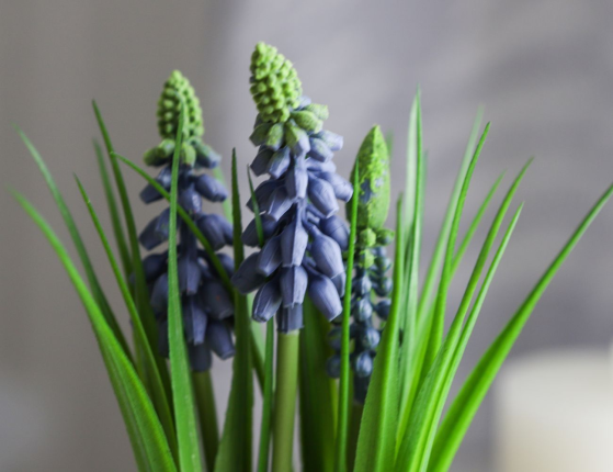 Искусственный цветок в горшке СИРЕНЕВЫЙ МУСКАРИ, пластик, пенополистирол, метал, джут, 19 см