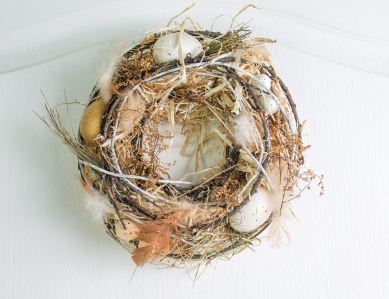 Декоративный пасхальный венок СВЕТ ЖИЗНИ, ротанг, солома, перья, полиэстер, 25 см