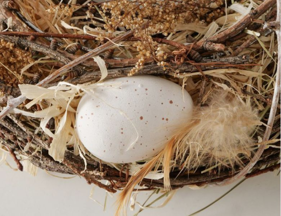 Декоративный пасхальный венок СВЕТ ЖИЗНИ, ротанг, солома, перья, полиэстер, 25 см