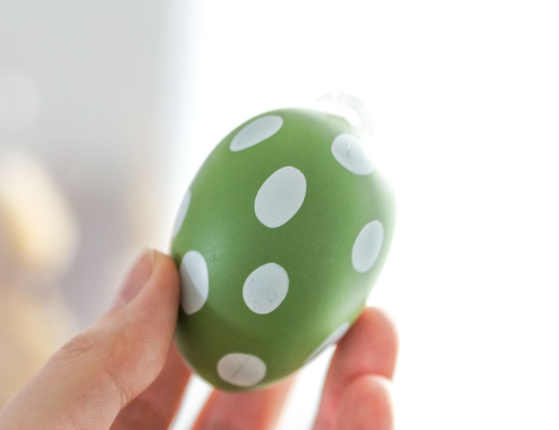 Декоративные подвесные украшения ПАСХАЛЬНОЕ НАСТРОЕНИЕ, натуральная скорлупа, зелёные, 6х4 см, 6 шт.