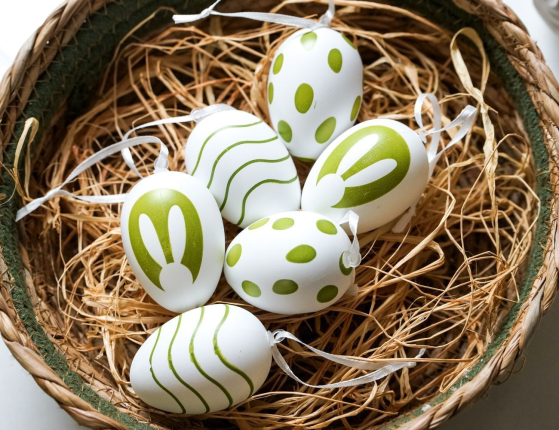 Декоративные подвесные украшения ПАСХАЛЬНОЕ НАСТРОЕНИЕ, натуральная скорлупа, белые, 6х4 см, 6 шт.