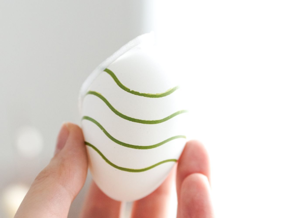 Декоративные подвесные украшения ПАСХАЛЬНОЕ НАСТРОЕНИЕ, натуральная скорлупа, белые, 6х4 см, 6 шт.