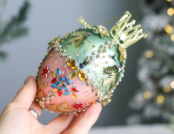 Коллекционное подвесное украшение-яйцо РОЯЛ КРАУН: ЛИСТЬЯ, стекло, текстиль, бусы, стразы, блёстки, 13 см