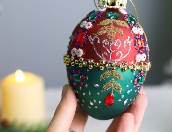 Коллекционное подвесное украшение-яйцо РОЯЛ КРАУН: ЦВЕТНОЙ ДУЭТ, стекло, бусы, стразы, блёстки, 13 см