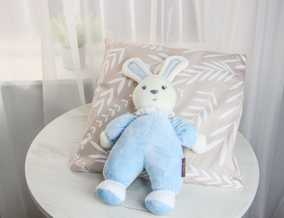 Зайчик-погремушка Малыш голубой, 24 см