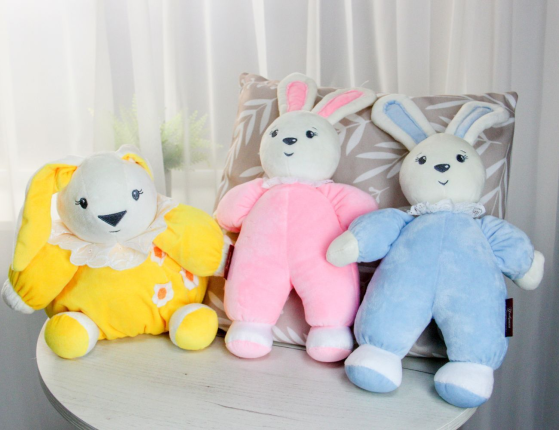 Зайчик-погремушка Малыш розовый