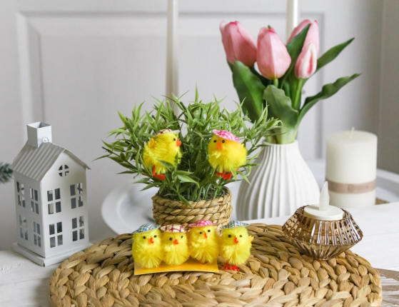 Набор декоративных украшений СОЛНЕЧНЫЕ ЦЫПЛЯТА в кепках, 5 см, 6 шт.