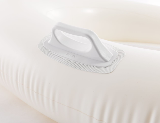 Надувное кресло для плавания со спинкой Интекс Пиллоу Флоат (Intex Pillow Float Lounge) с сетчатым дном, белое, 114х107 см