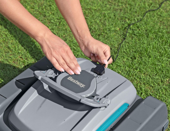 Робот-пылесос и скиммер для бассейна Бествей АкваТроникс G300 (Bestway AquaTronix Pro)