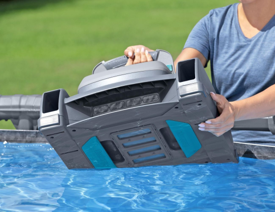 Робот-пылесос и скиммер для бассейна Бествей АкваТроникс G300 (Bestway AquaTronix Pro)