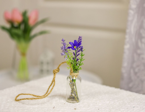 Подвесное украшение БУКЕТ В БУТЫЛОЧКЕ, стекло, искусственные цветы, 3x3x18 см, 2 вида