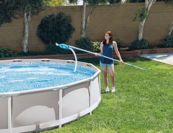 Комплект для чистки бассейнов Deluxe Pool Maintenance Kit (сачок, щетка-вакуумный пылесос, фильтрующая колба) Intex