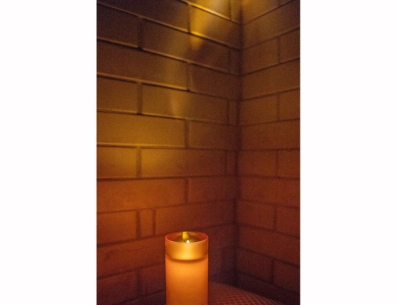 Восковая светодиодная свеча в стакане МЭРИЛ, имитация "живого" мерцающего пламени, колышущийся язычок, благородно-розовая, 7.5х10 см