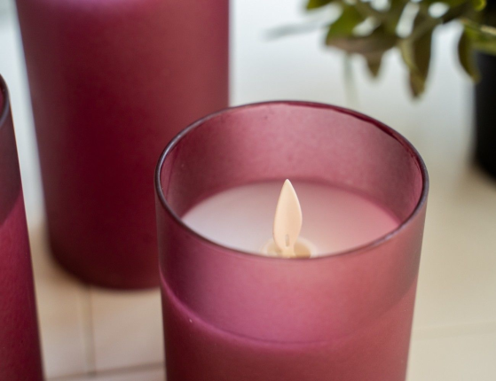 Восковая светодиодная свеча в стакане МЭРИЛ, имитация "живого" мерцающего пламени, колышущийся язычок, благородно-розовая, 7.5х15 см